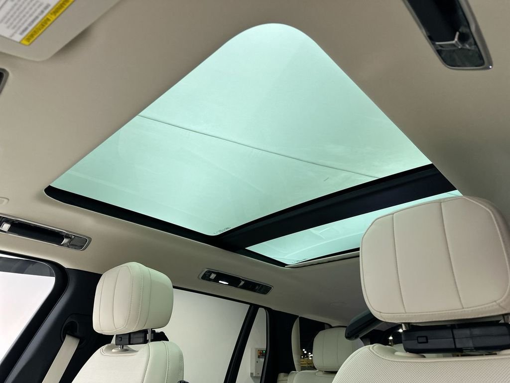 New 2026 Santorini Black Land Rover SE image 11