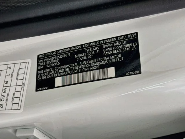 Used 2025 White Volvo B5 Plus image 34