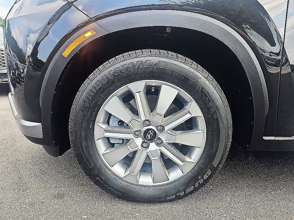 Used 2024 Abyss Black Pearl Hyundai SEL 7P image 9