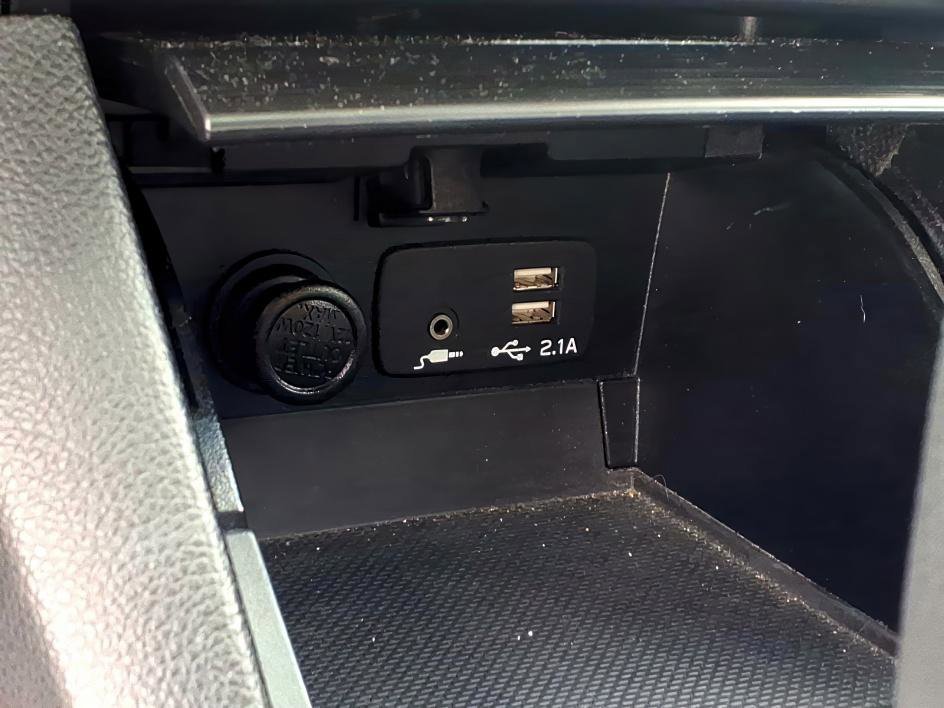 Used 2019 Ice Silver Metallic Subaru Limited image 21