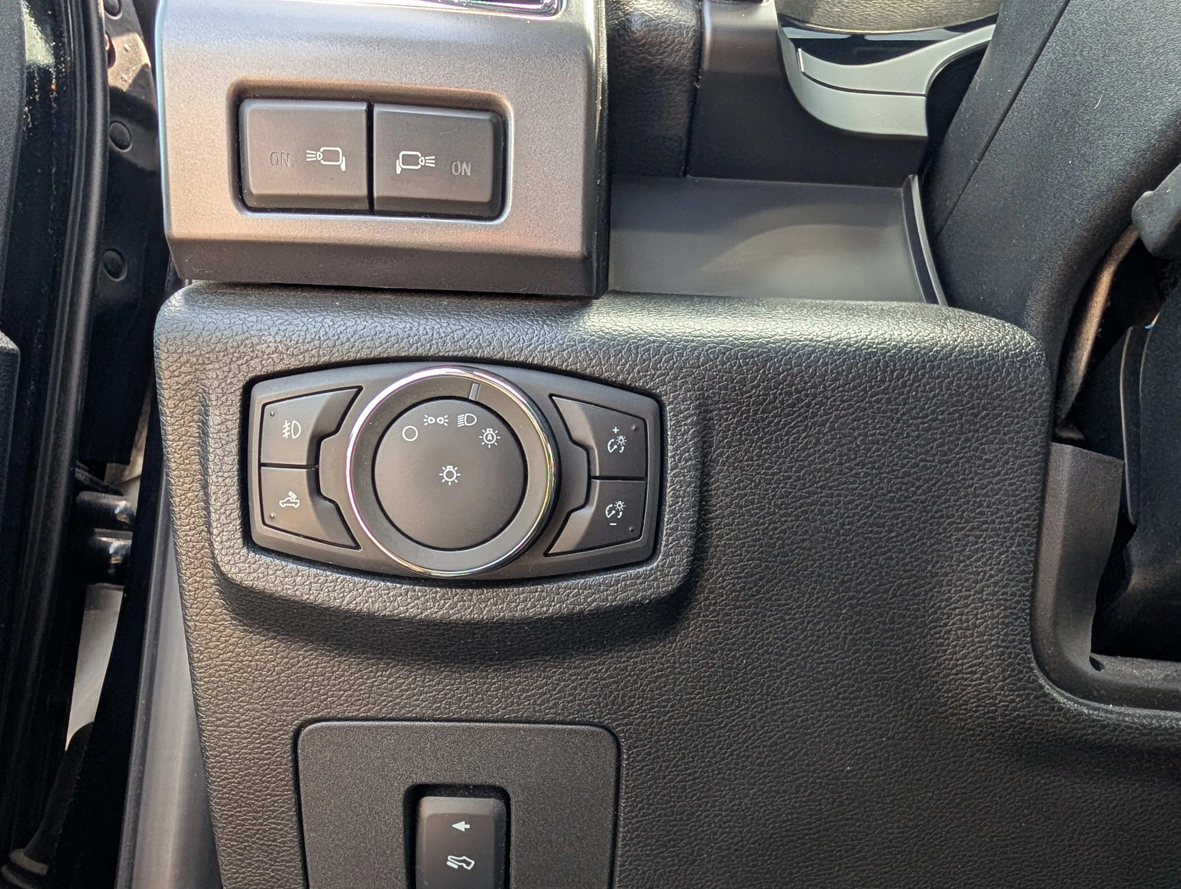 Used 2015 Tuxedo Black Metallic Ford XLT image 30