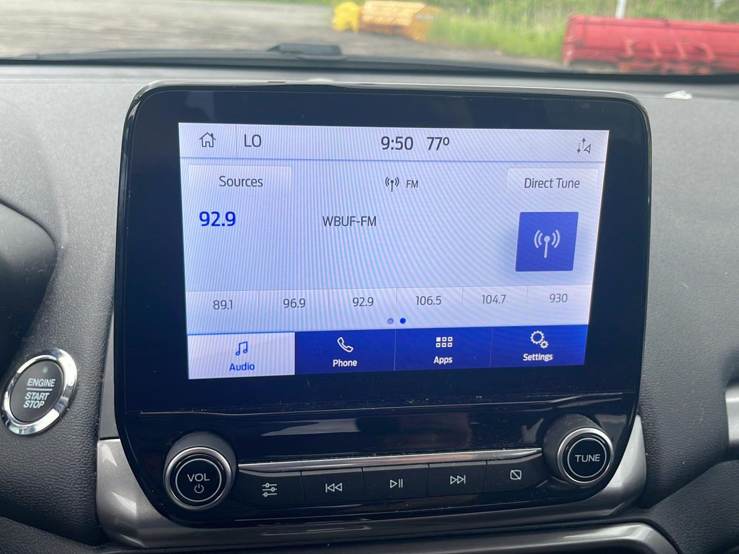 Used 2022 Moondust Silver Ford SE image 3
