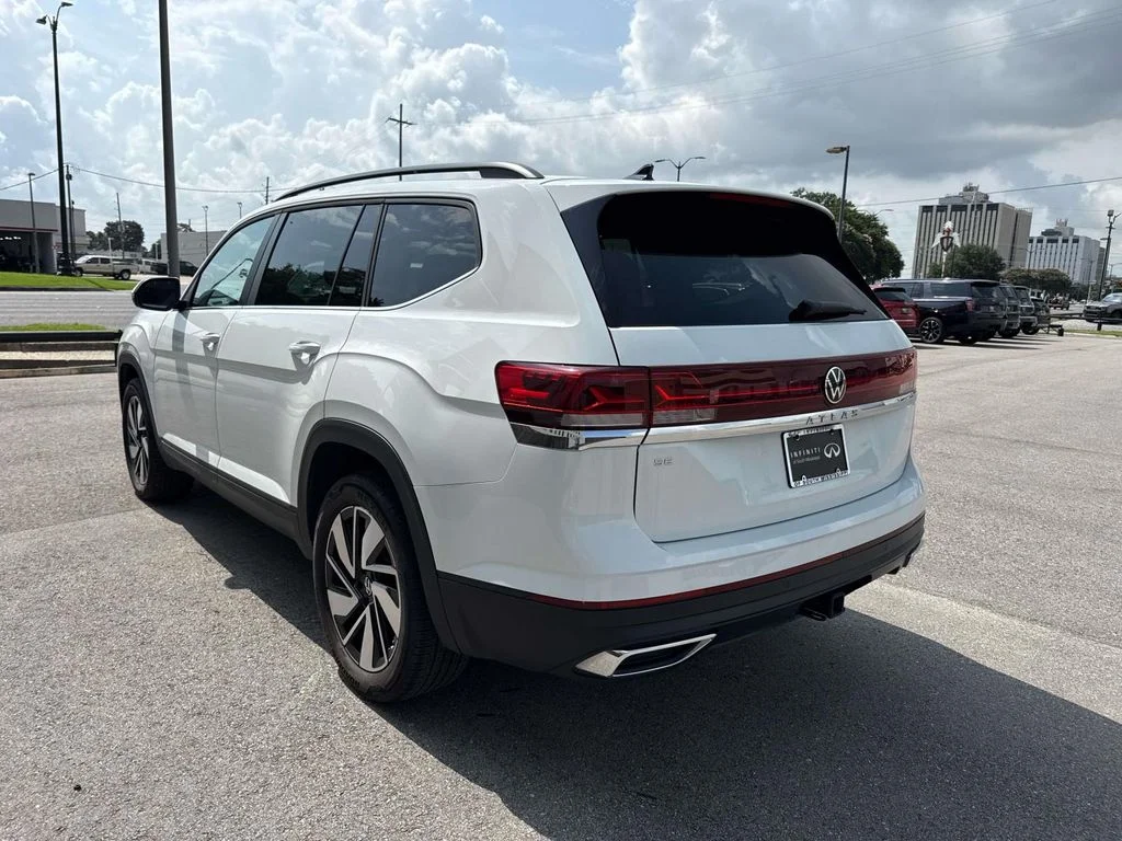 Used 2025  Volkswagen 2.0T SE w/Technology image 5