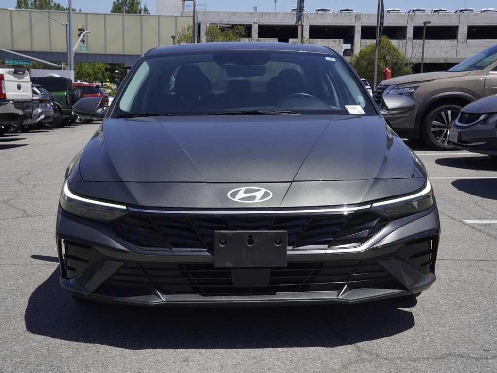 Used 2025 Gray Hyundai SEL Convenience image 5