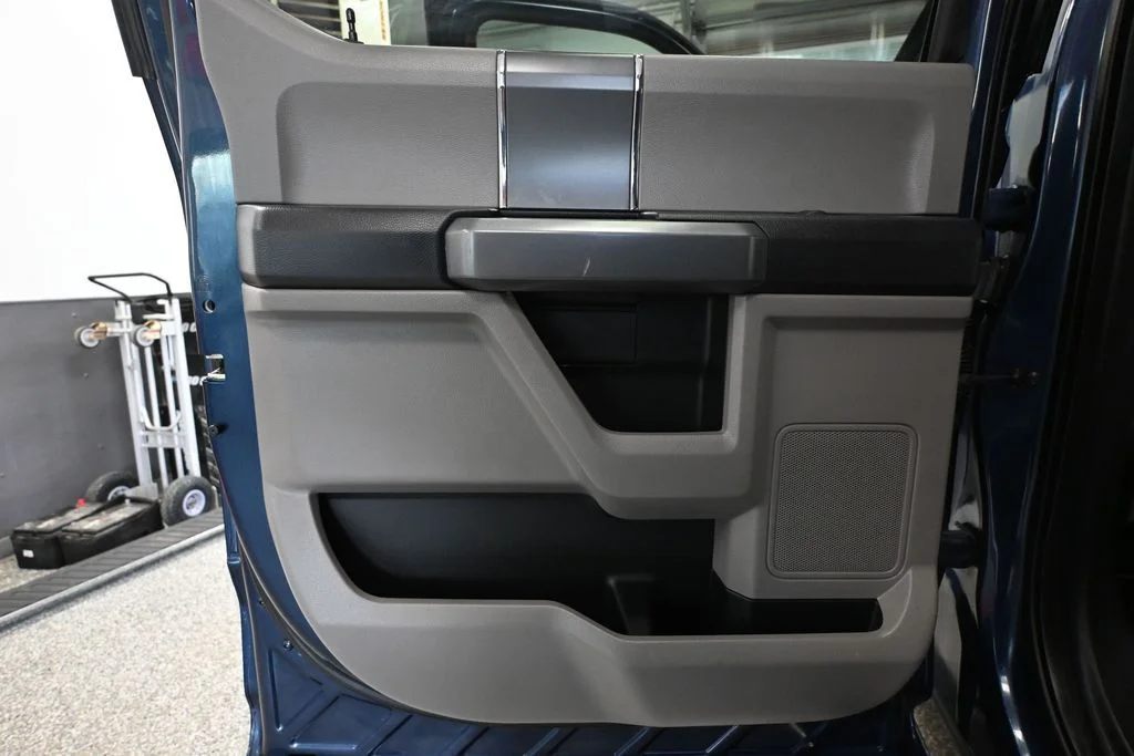 Used 2016 Blue Ford XLT image 39