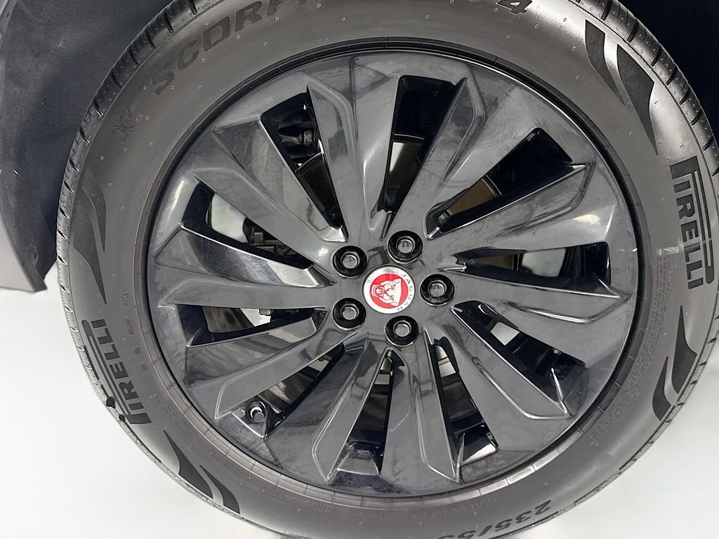 Used 2020  Jaguar SE image 33