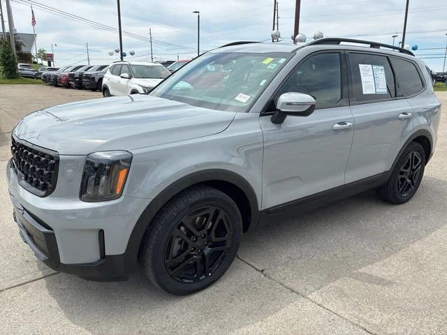 Certified Used 2025 Wolf Gray Kia EX X-Line image 3