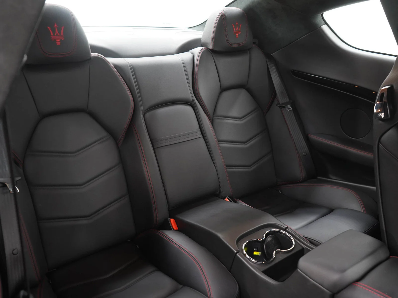 Used 2015 Black Maserati 2dr Cpe GranTurismo Sport image 11