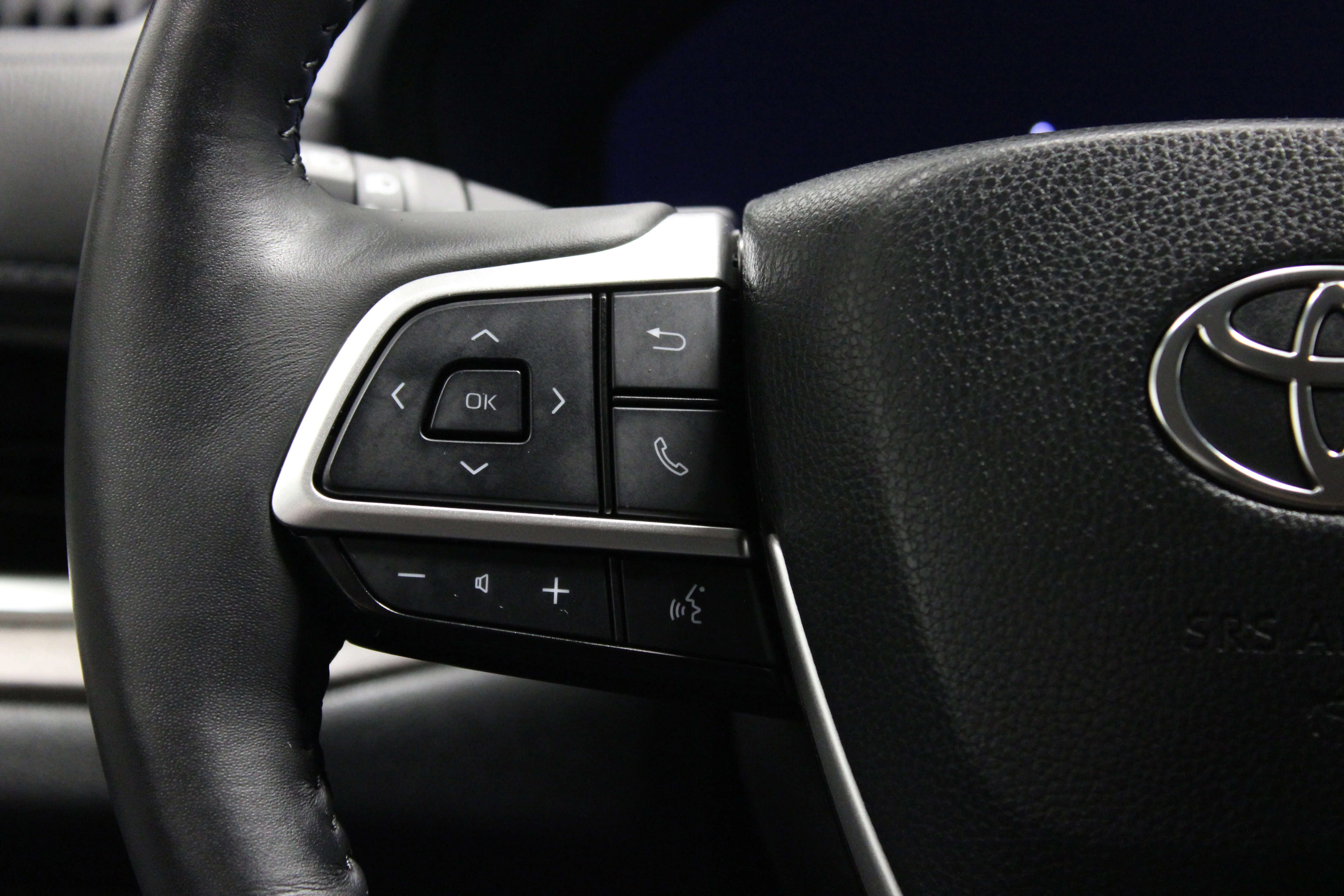 Used 2024 Pearl Toyota Platinum image 25