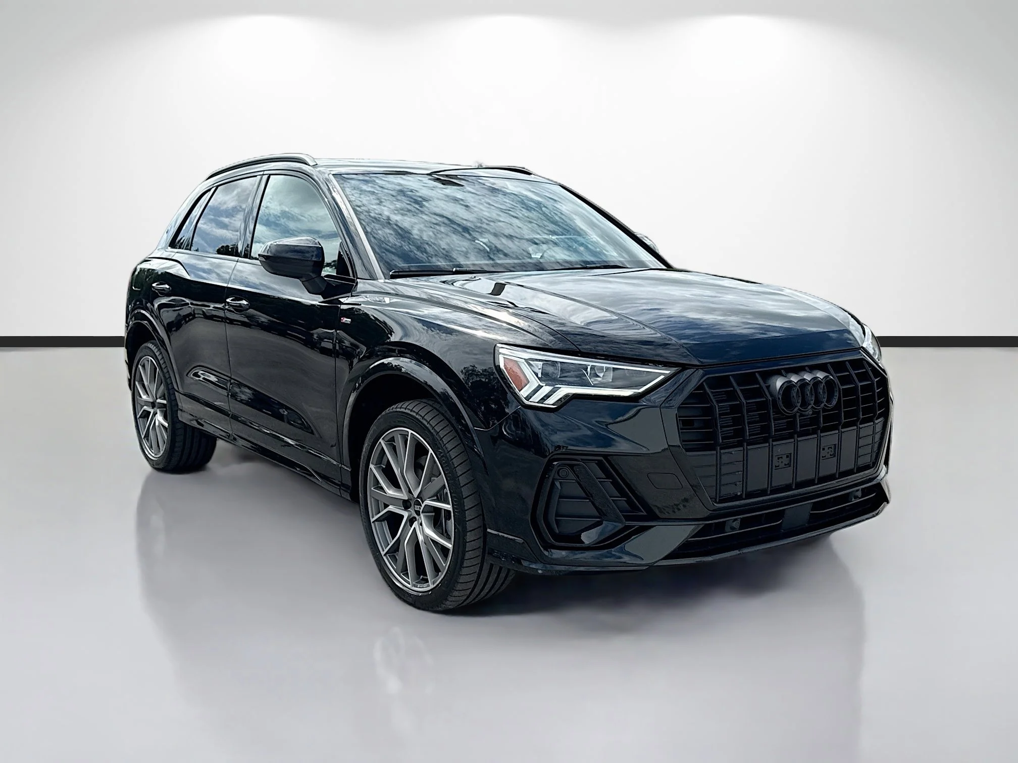 2025 Audi Q3 45 TFSI S Line Premium Plus quattro's photo