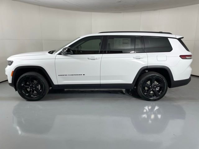 New 2025 Bright White Clear-Coat Exterior Paint Jeep Limited image 5