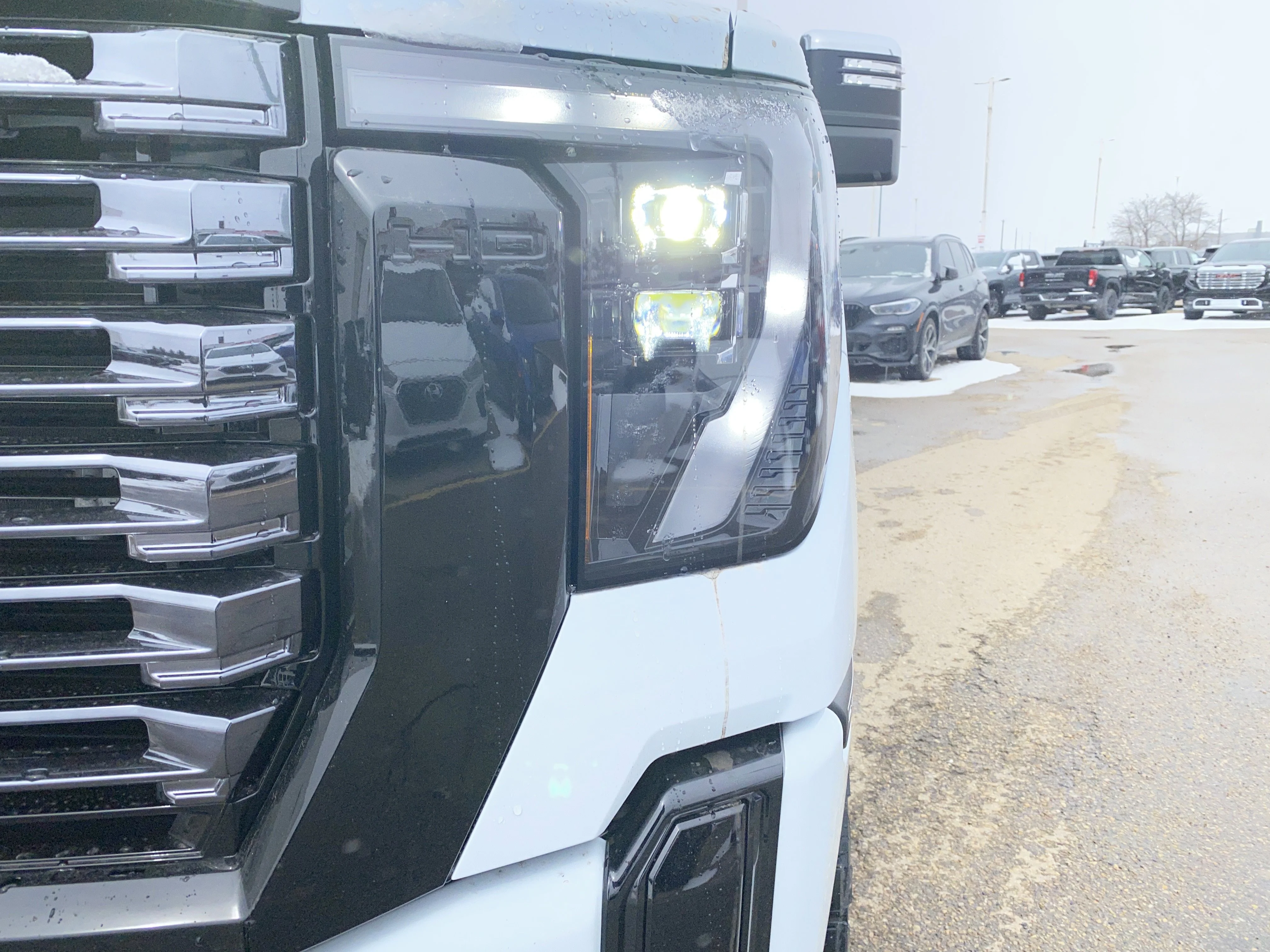 New 2026 GLACIER WHITE TRICOAT GMC Denali Ultimate image 10