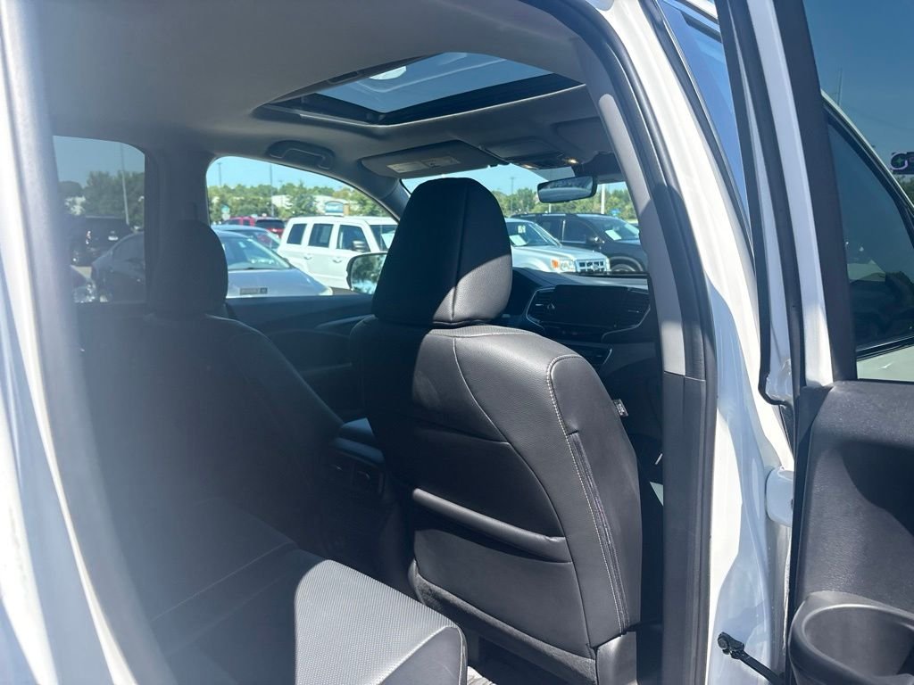 Certified Used 2024 Platinum White Pearl Honda RTL image 33