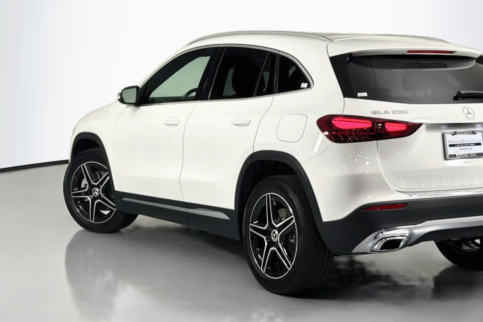 New 2026 Polar White Mercedes-Benz GLA 250 SUV image 14