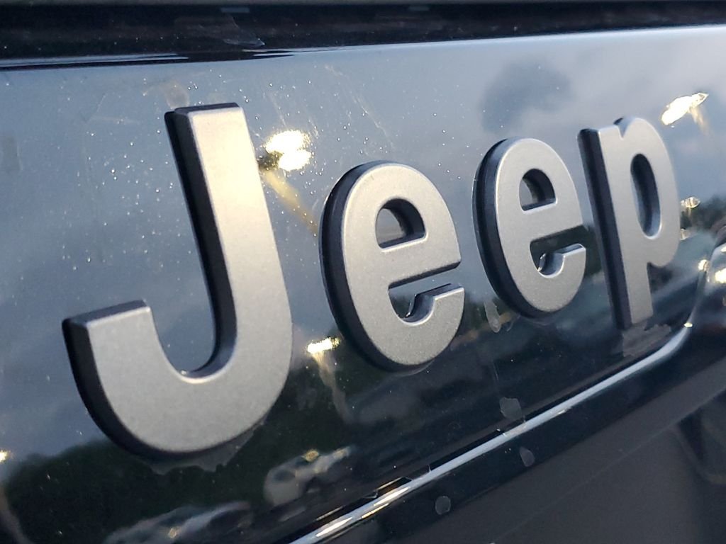 New 2026 Diamond Black Crystal Pearlcoat Jeep Limited image 7