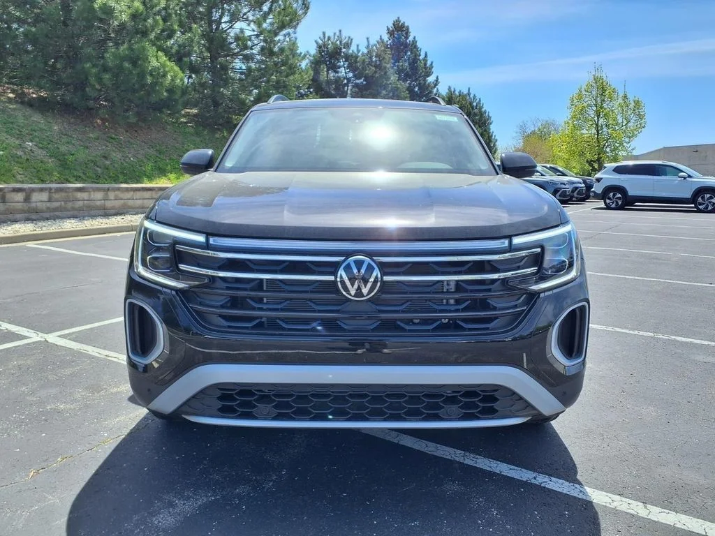 New 2026 Deep Black Pearl Volkswagen 2.0T Peak Edition image 6