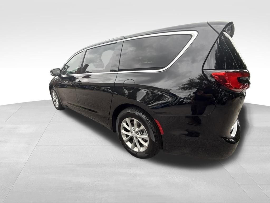Used 2026 Black Chrysler Limited image 3