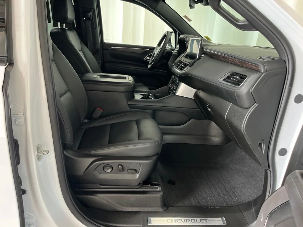 Used 2024 White Chevrolet Z71 image 20