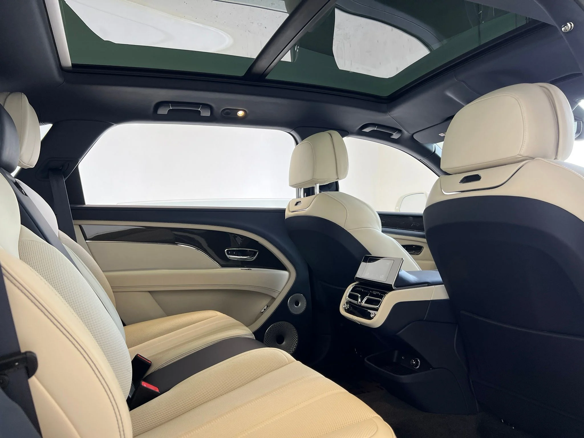 New 2026 White Bentley  image 24
