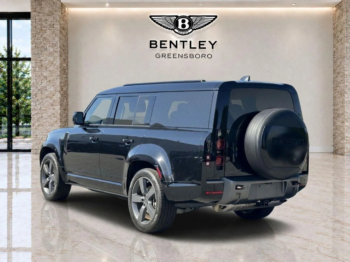 Used 2024 Santorini Black Metallic Land Rover Outbound image 3