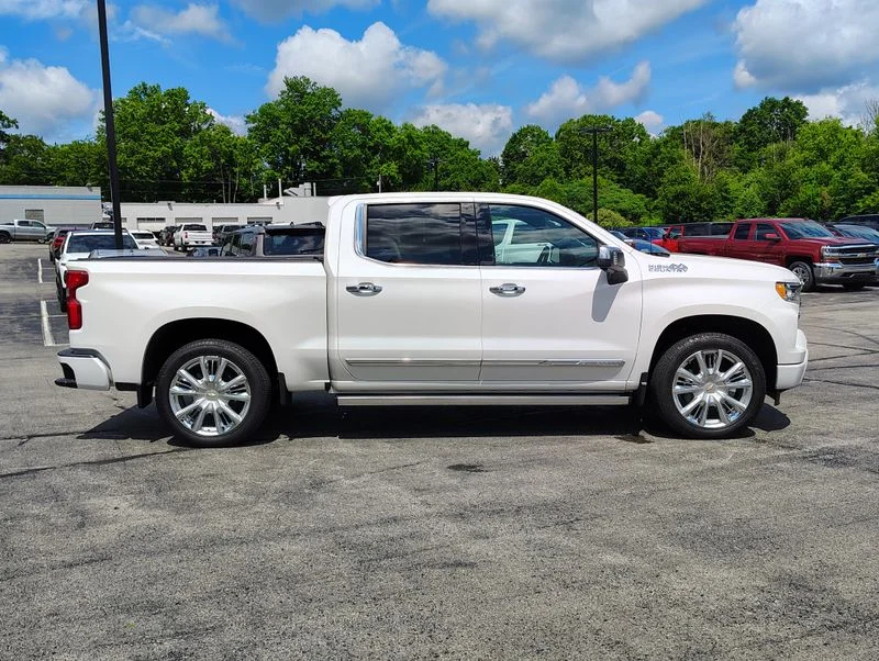 Used 2025 Beige Chevrolet High Country image 9