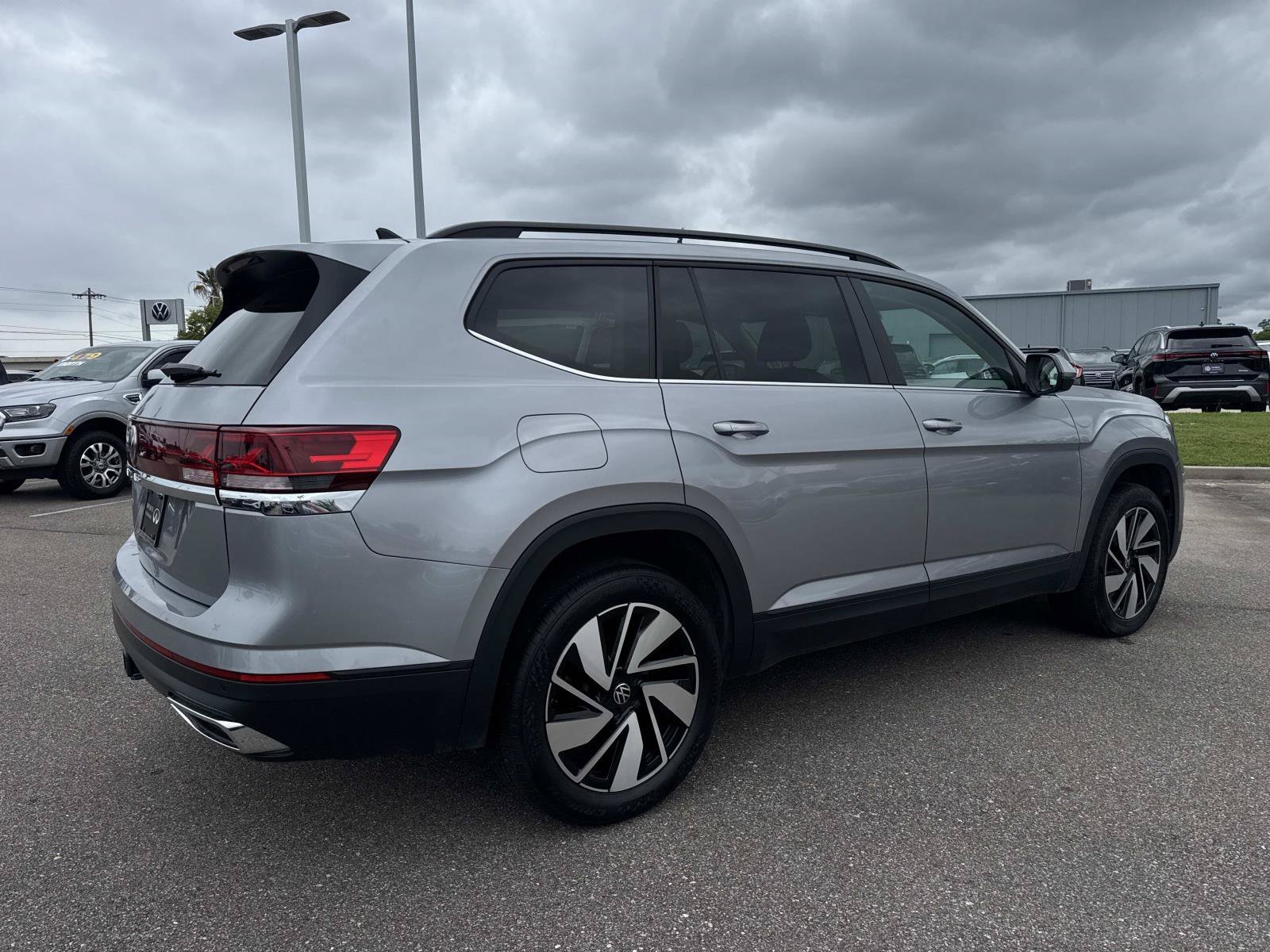 2024 Volkswagen Atlas SE w/Tech - Photo 5