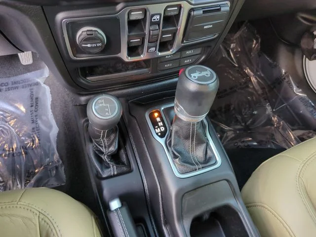 Used 2019 White Jeep Unlimited Sahara image 24