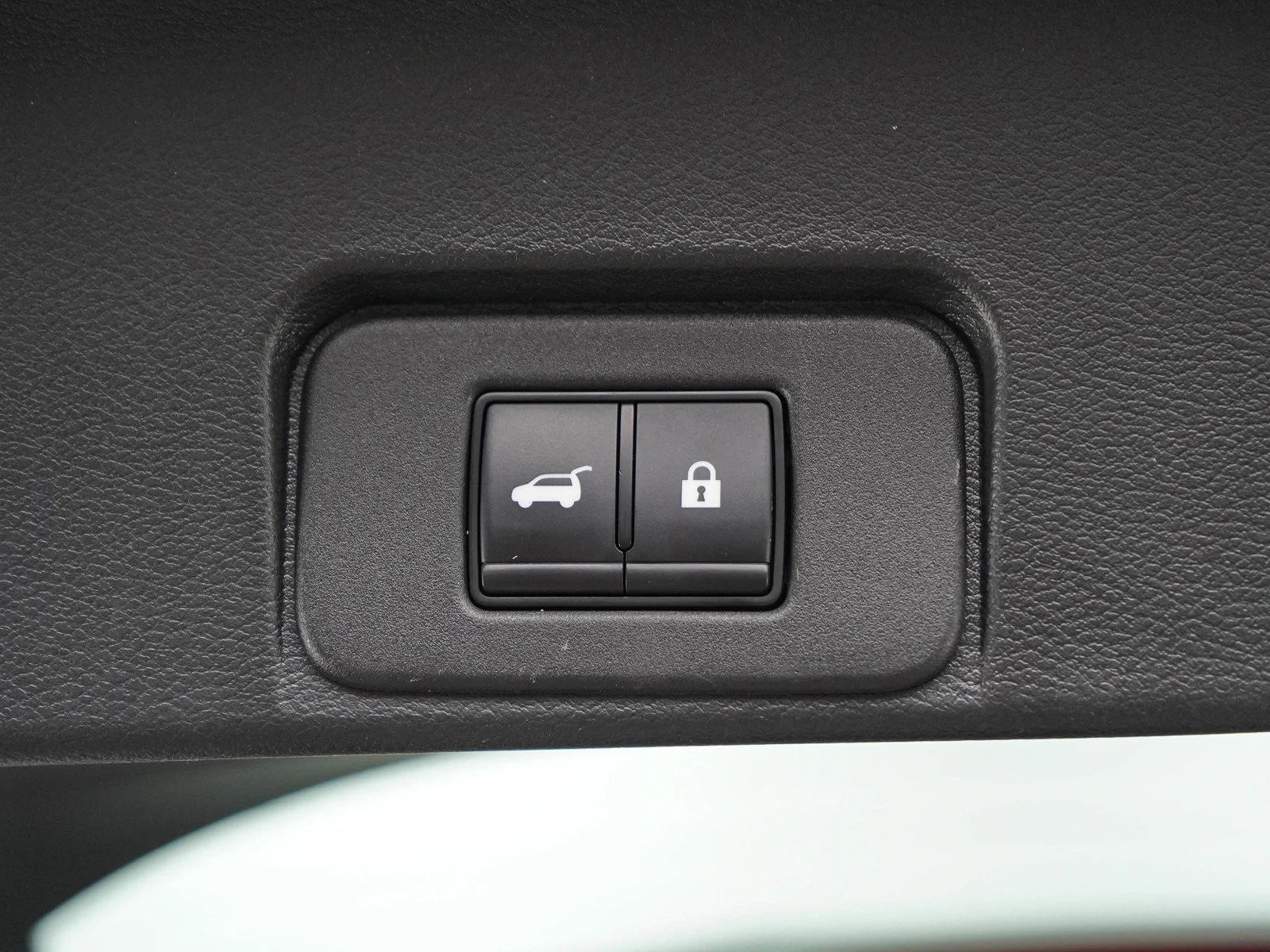 Used 2023 Pearl White Tricoat Nissan Platinum image 17