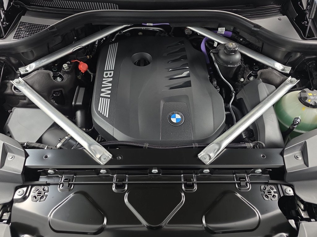 New 2027 Black Sapphire Metallic BMW xDrive40i image 31