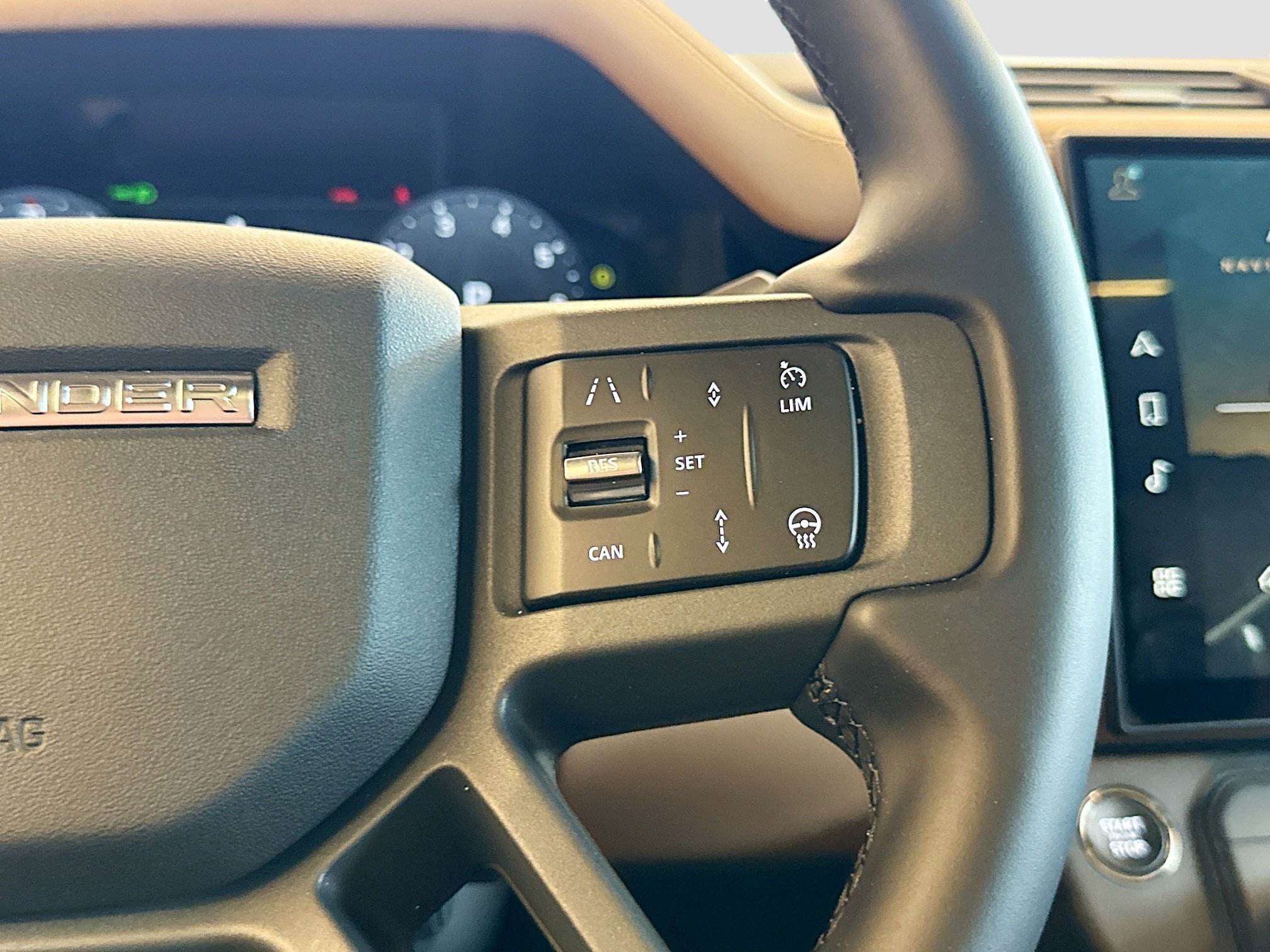 New 2026 Woolstone Green Land Rover X-Dynamic SE image 38