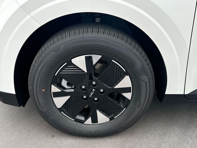 Certified Used 2026 Snow White Pearl Kia LXS image 32