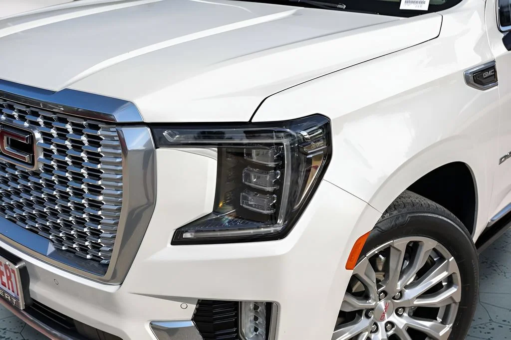 Used 2022 WHITE FROST TRICOAT GMC Denali image 3