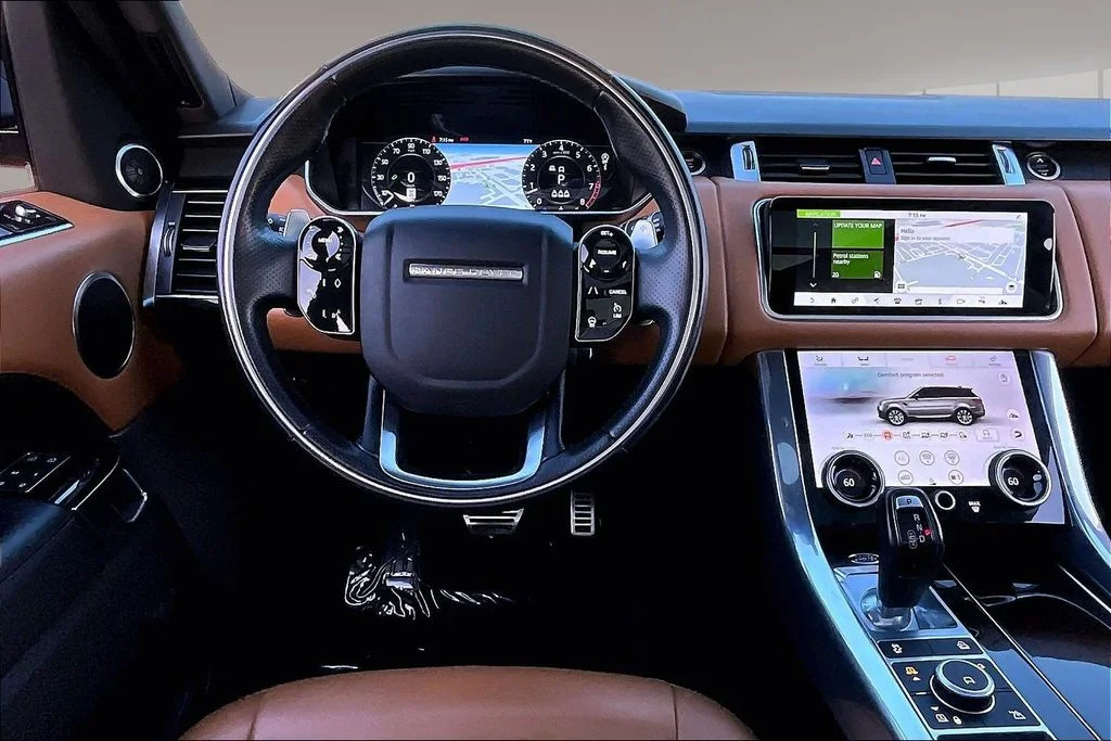 Used 2022 Black Land Rover HSE Dynamic image 8