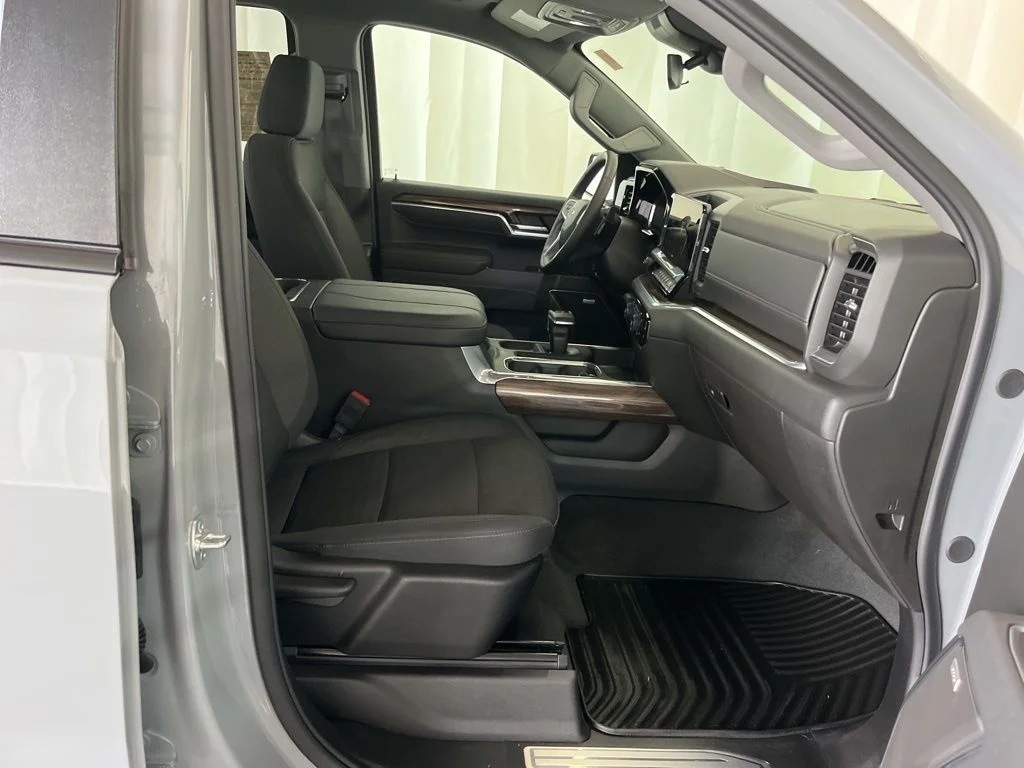 Used 2025 Gray Chevrolet RST image 18