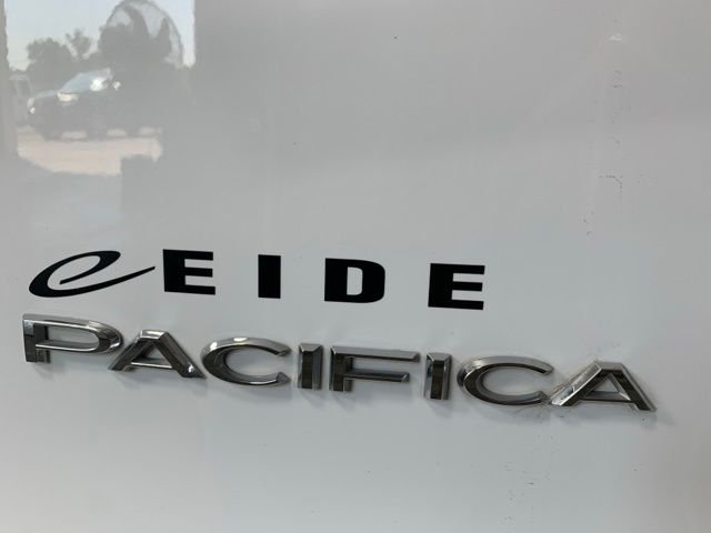 Used 2024 White Chrysler Touring L image 39