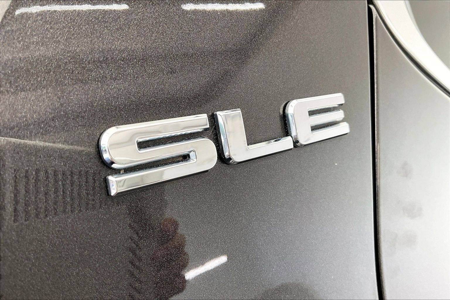 Used 2019 Iridium Metallic GMC SLE image 7