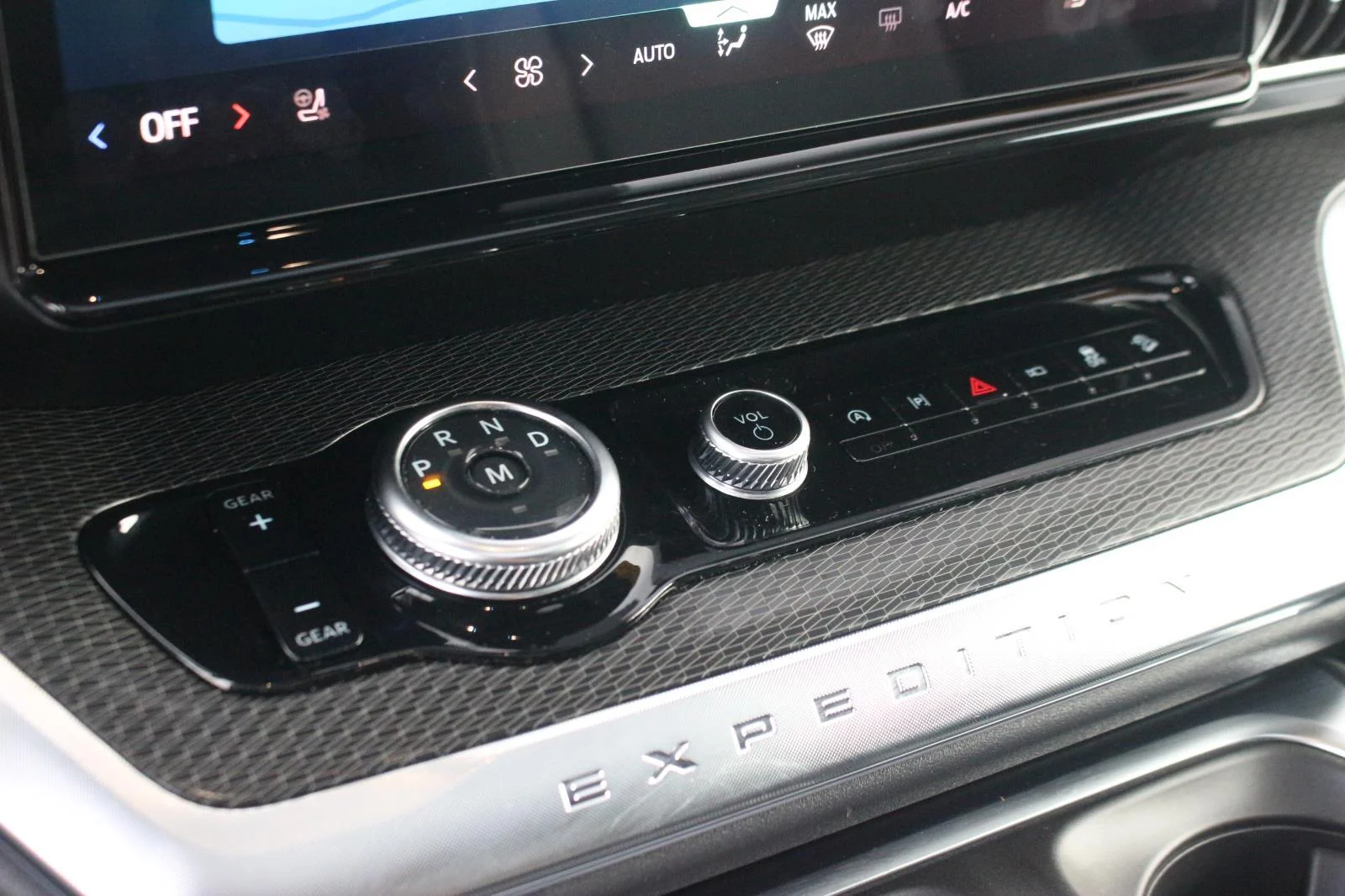 Used 2025 Black Ford Platinum image 25