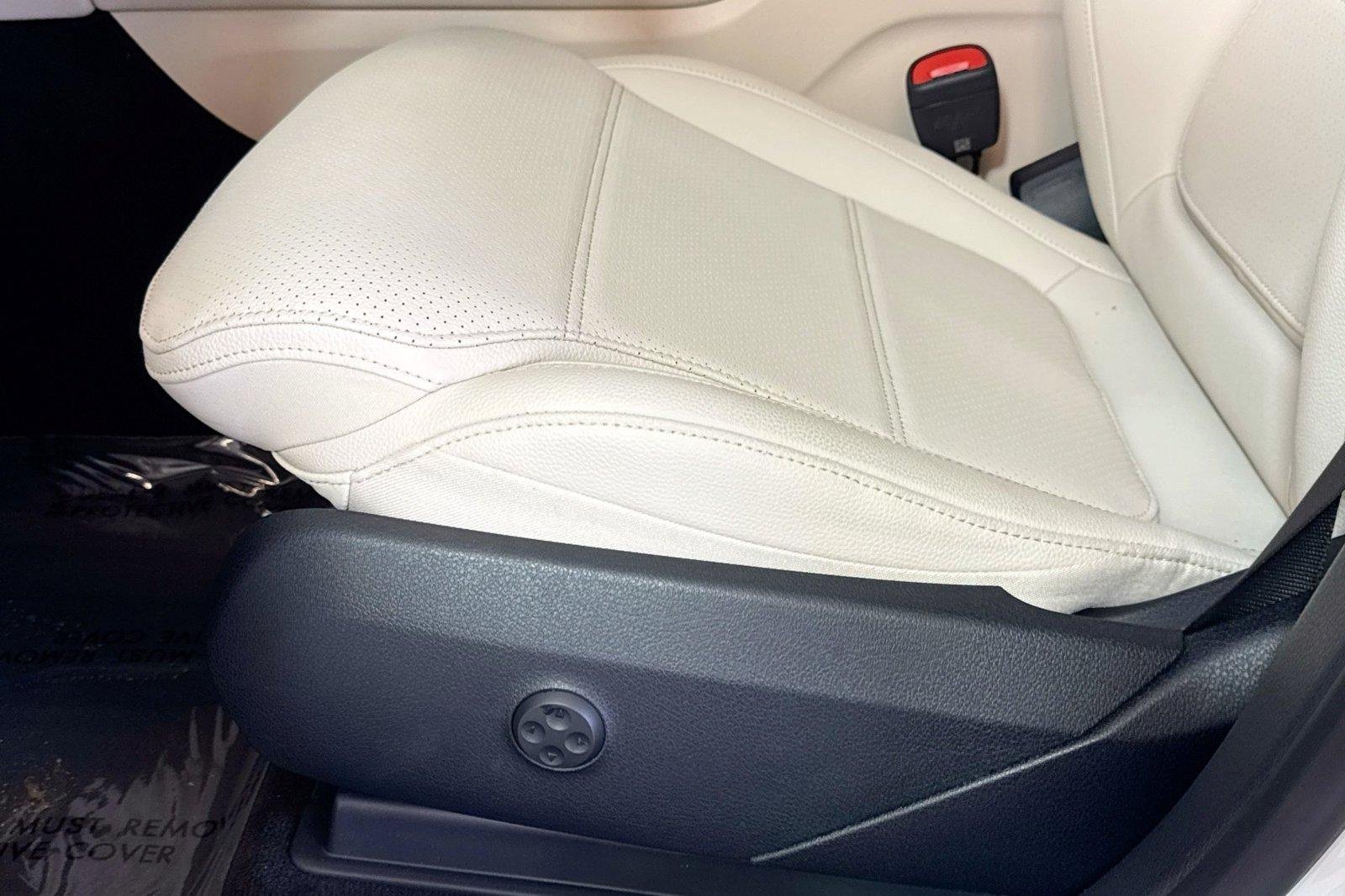 New 2026 Polar White Mercedes-Benz GLC 300 image 17
