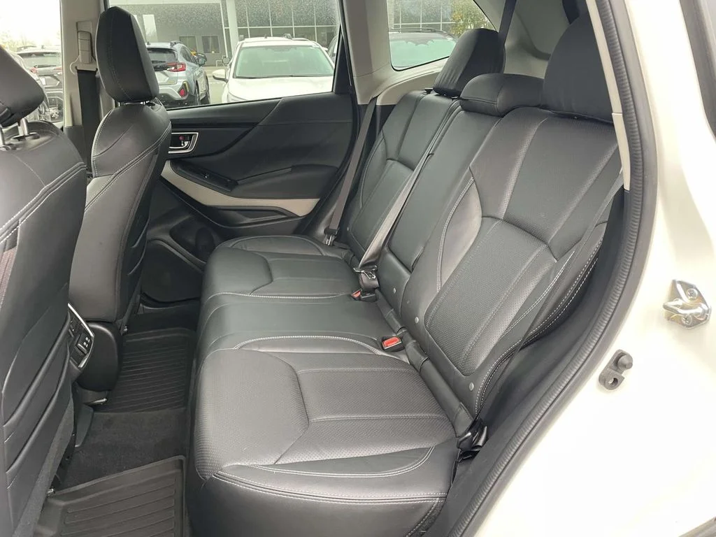 Used 2022 Crystal White Pearl Subaru Limited image 3