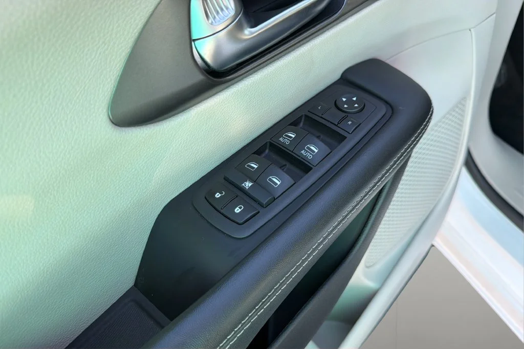 Used 2024 White Chrysler Touring L image 15