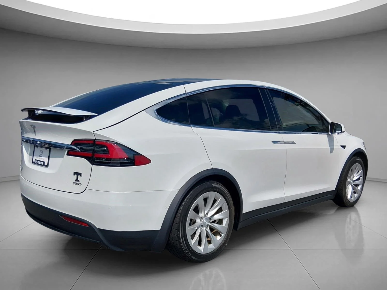 Used 2017  Tesla 90D image 5