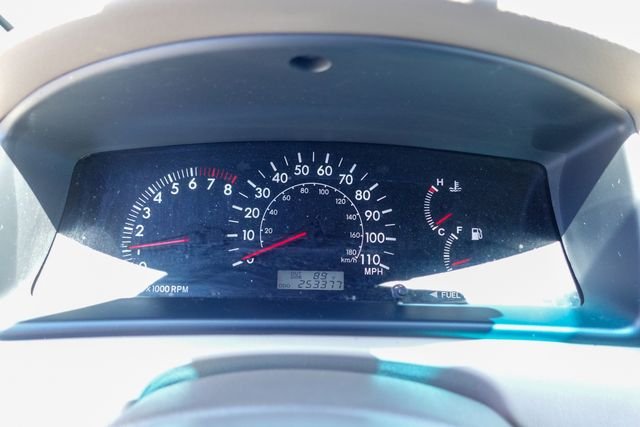Used 2005 Red Toyota LE image 14