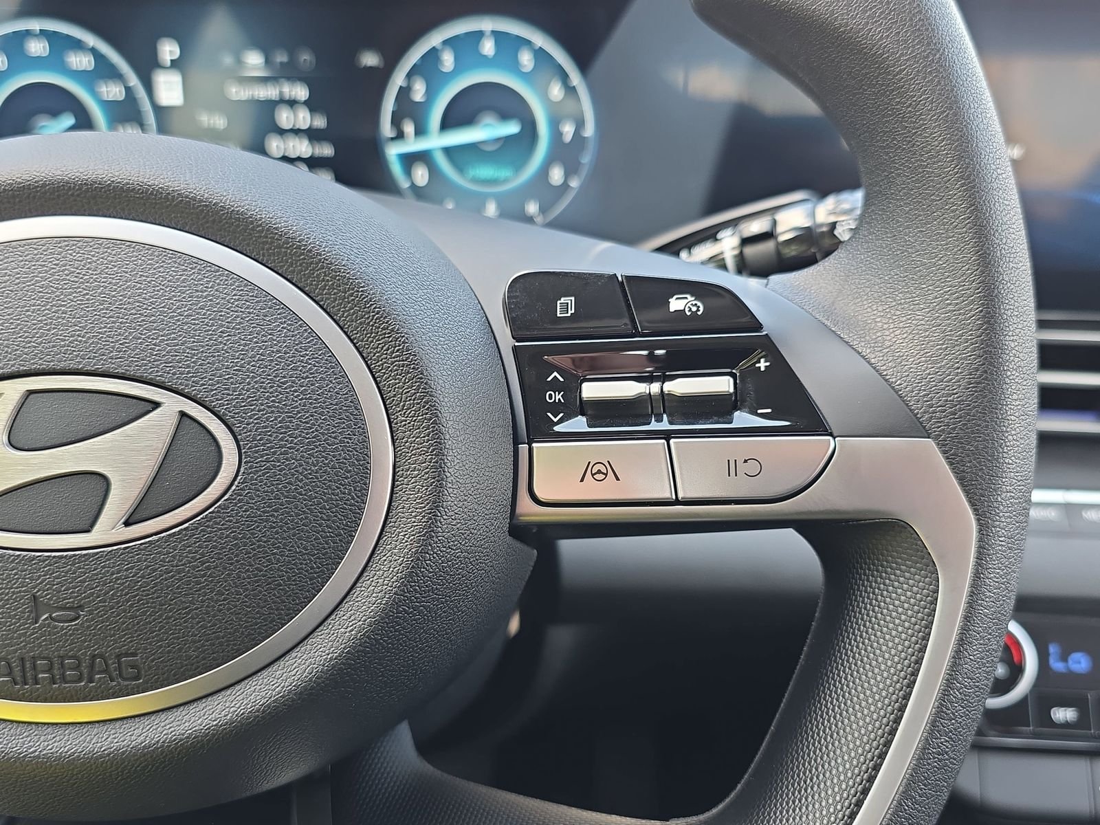 Used 2024 White Hyundai SEL image 18