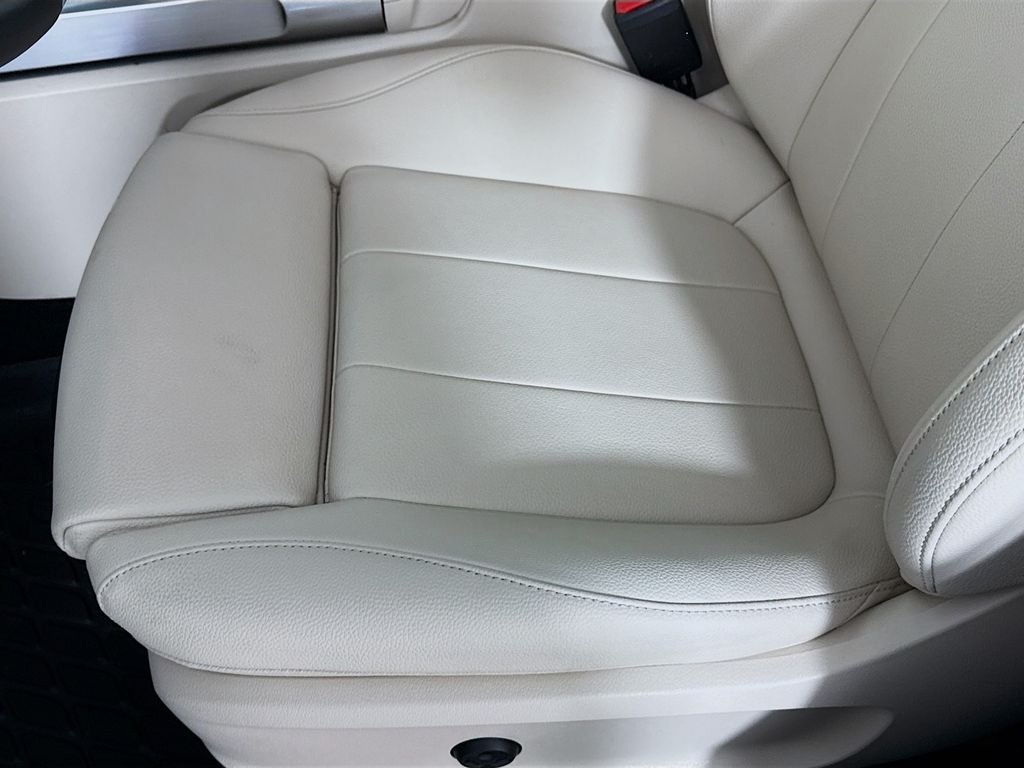 Used 2025 Blue Mercedes-Benz GLB 250 image 18