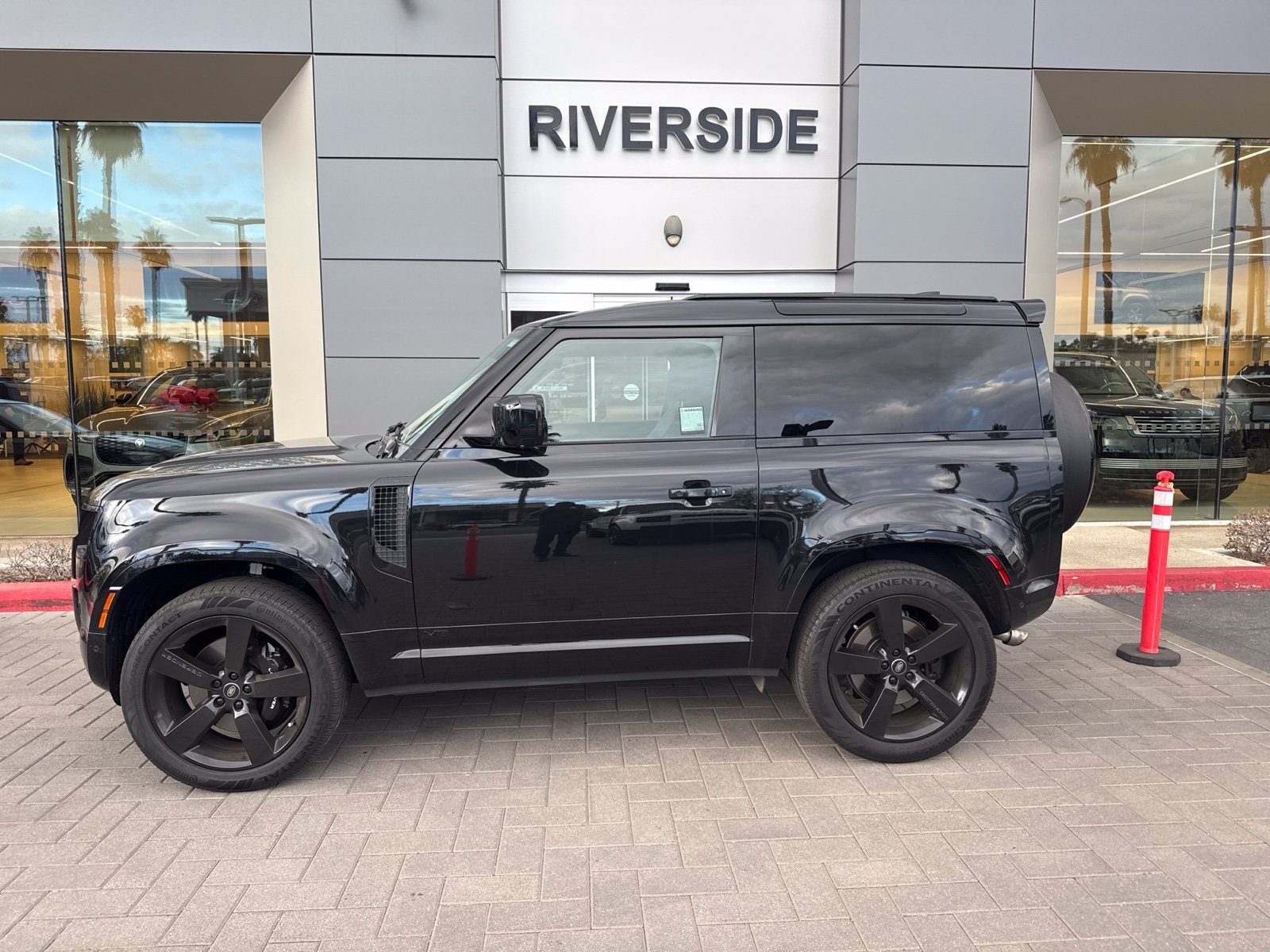 Used 2024 Black Land Rover V8 image 2