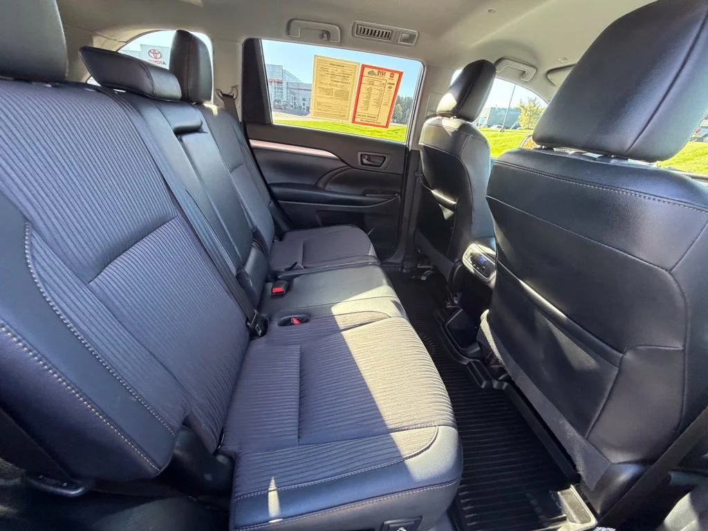 Used 2019 Blue Toyota LE Plus image 39