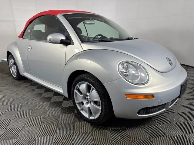 Used 2009 Silver Volkswagen 2.5L image 1