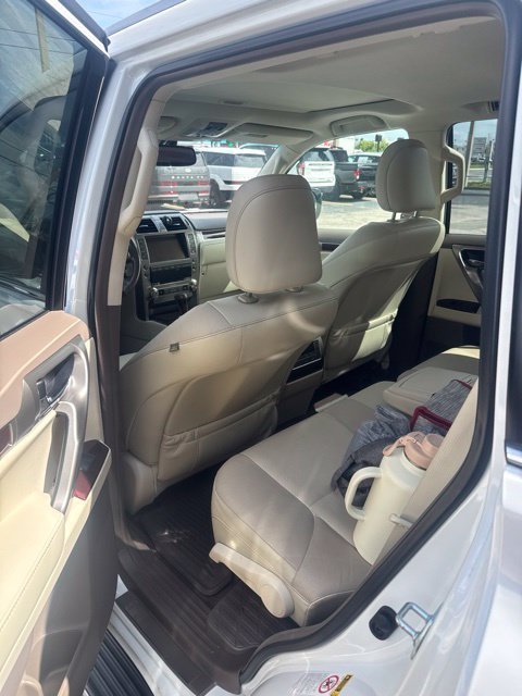 Used 2018 Starfire Pearl Lexus 460 image 9