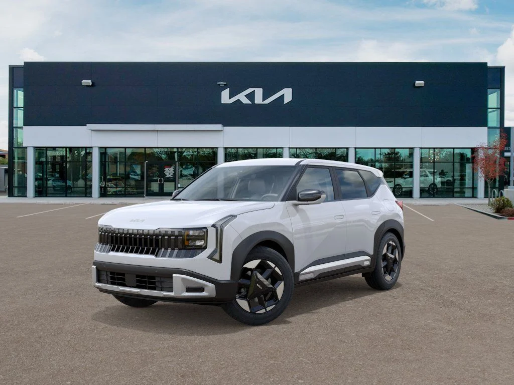 New 2027 White Kia S image 1