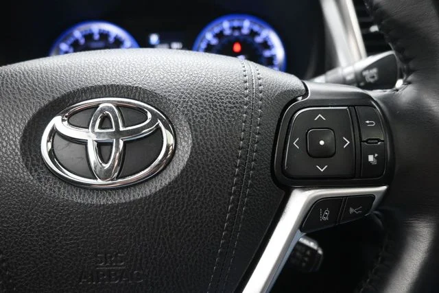 Used 2019 Midnight Black Metallic Toyota SE image 30